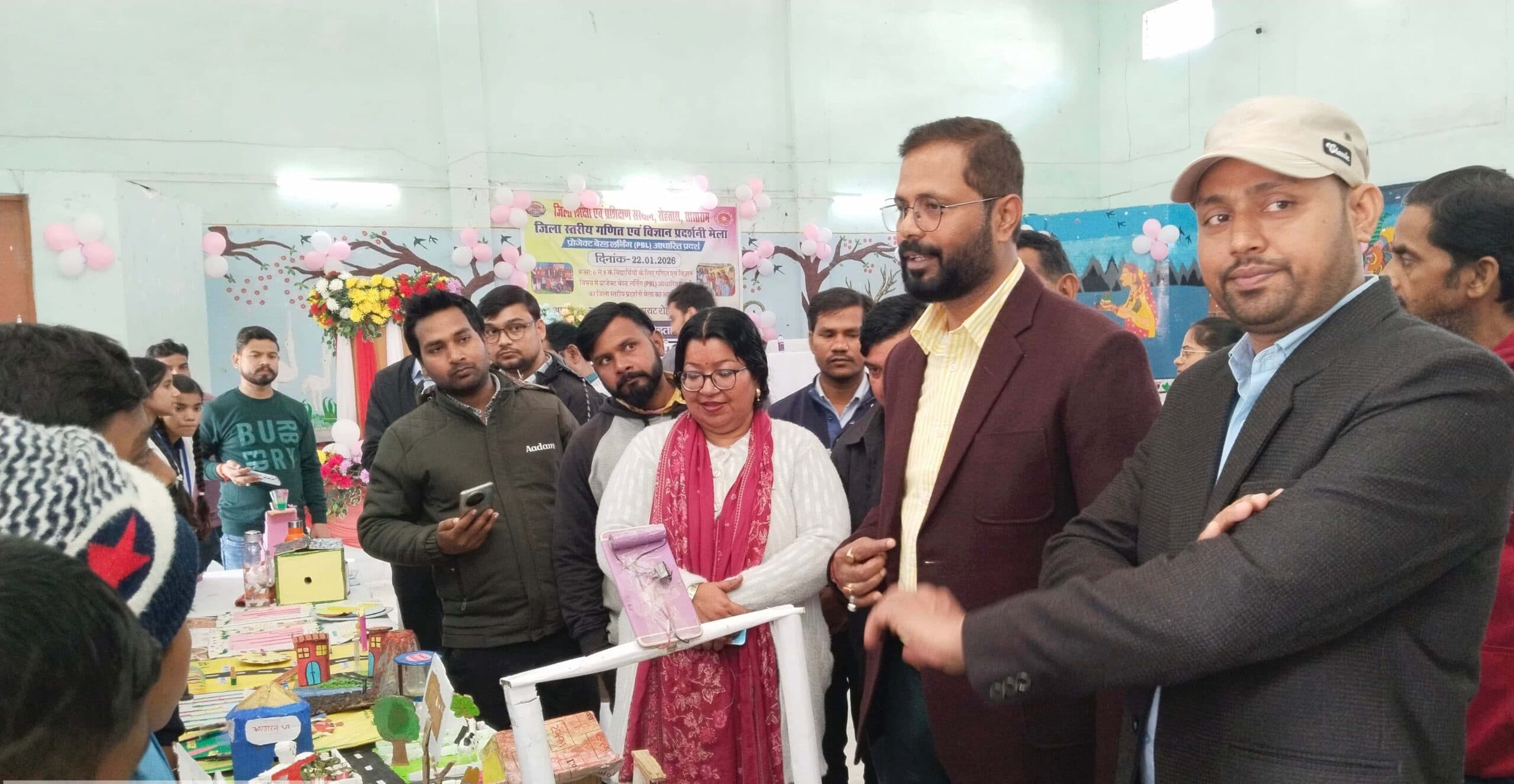 गणित में डेहरी की नरगिस, शमा और विज्ञान में नव्या व अंशिका रहीं अव्वल