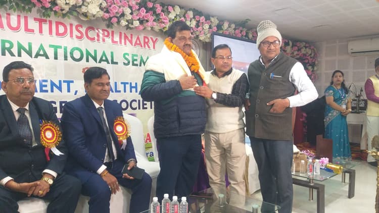 जीवन शैली में खान-पान और स्वास्थ्य के प्रति रहें सचेत : कुलसचिव