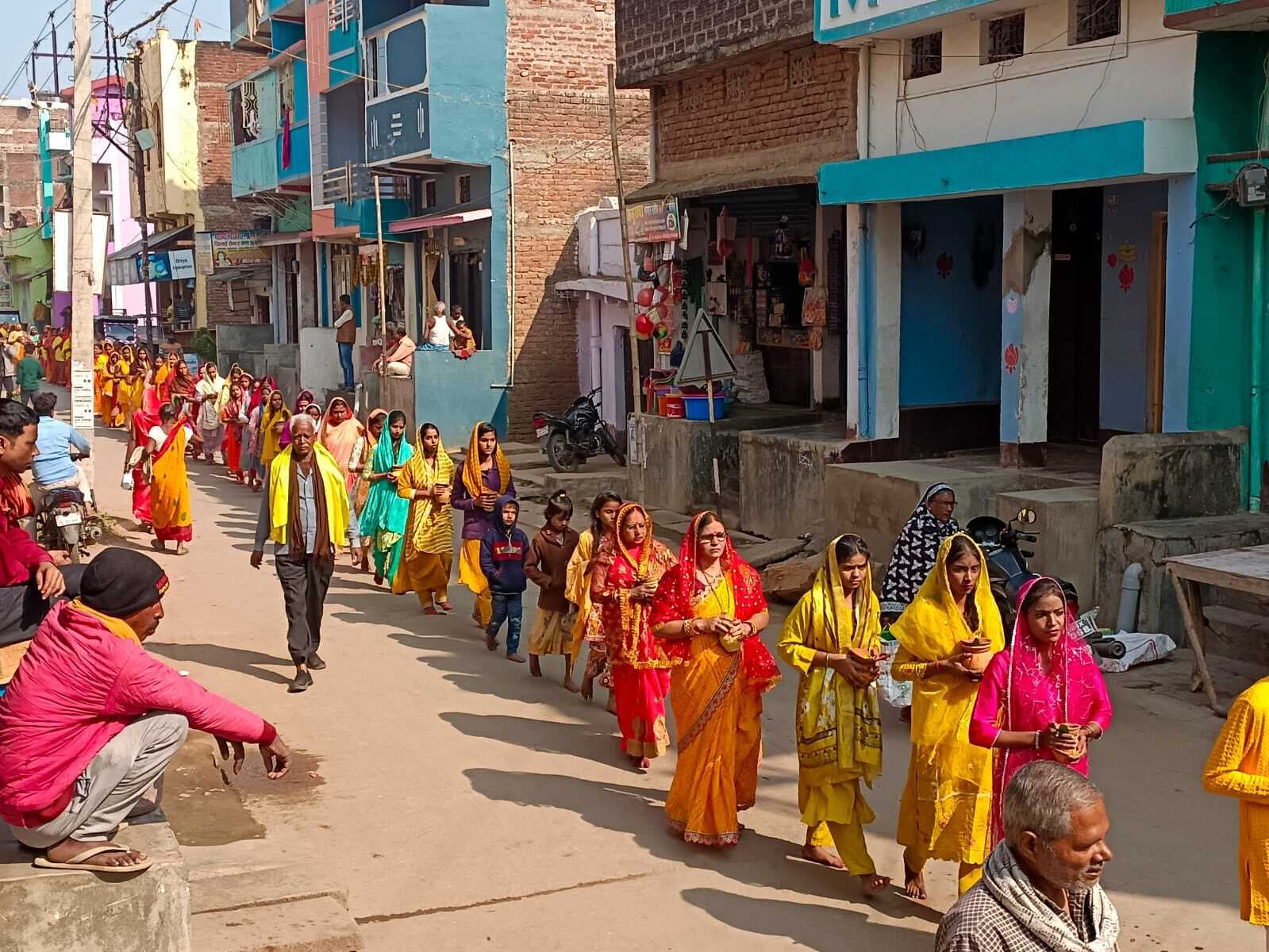 शिवपुराण कथा को लेकर निकली जलभरी यात्रा