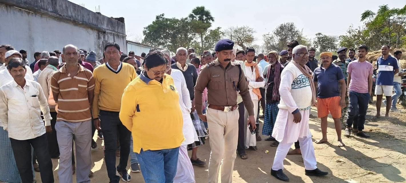 Deoghar news : बालू ट्रेक्टर पकड़ने गयी पुलिस के वाहन को ट्रैक्टर ने मारा धक्का, हुआ फरार