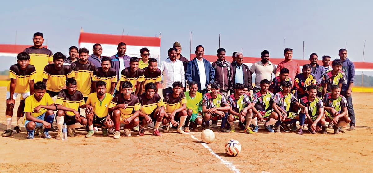 Seraikela Kharsawan News : एल एक्स शूटर ने यूथ क्लब तिलोपदा को हराया