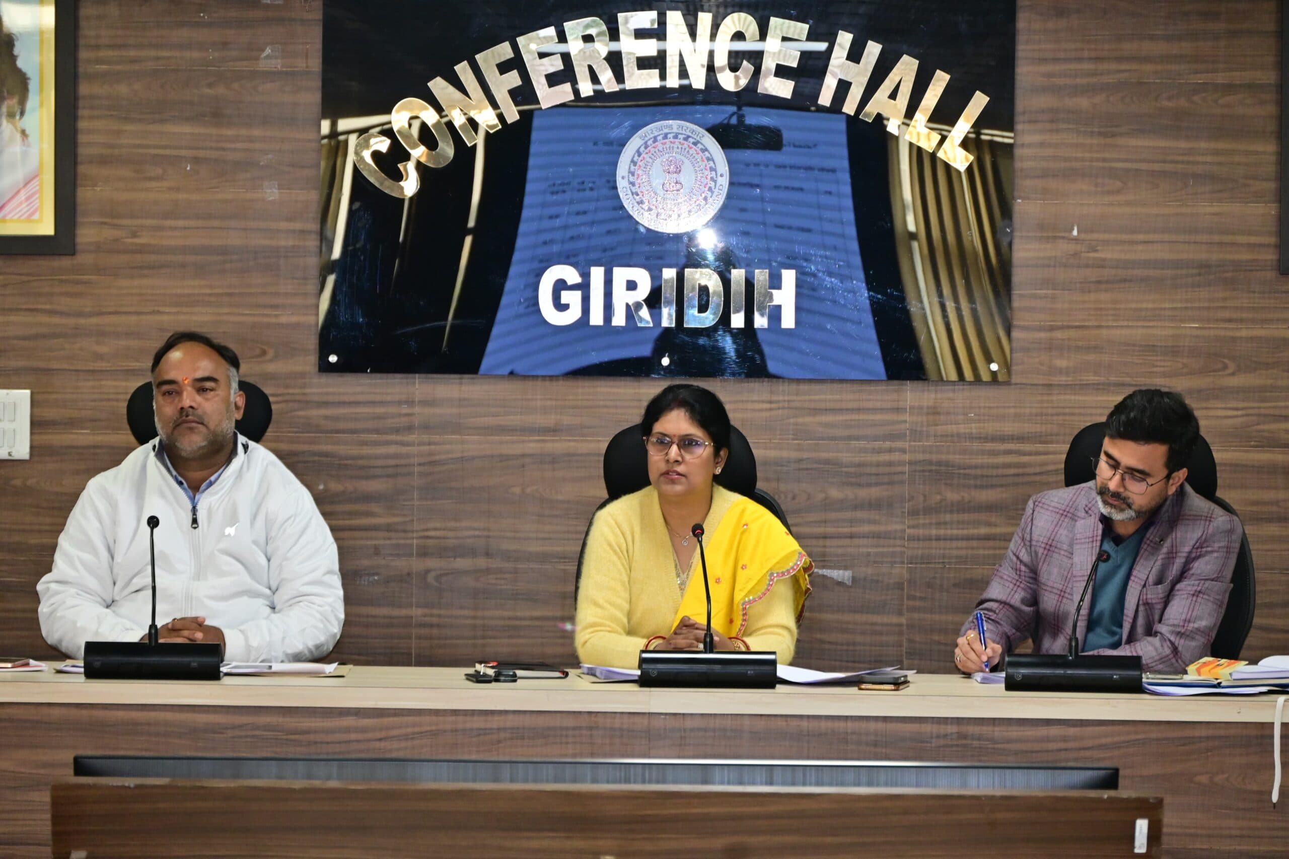 Giridih News :डीडीसी ने की विकास योजनाओं की समीक्षा