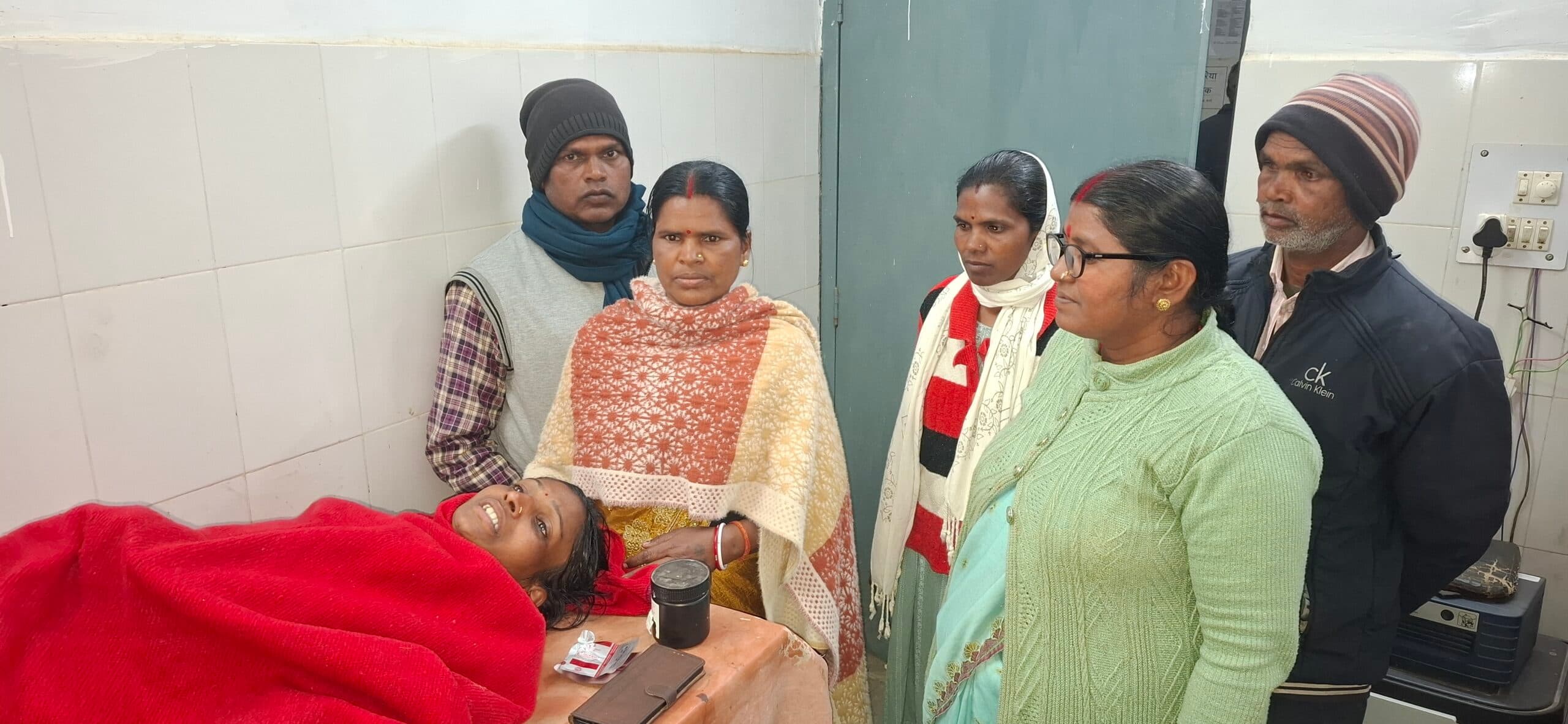 Giridih News :सास ने एएनएम बहू पर फेंका माड़, इलाजरत