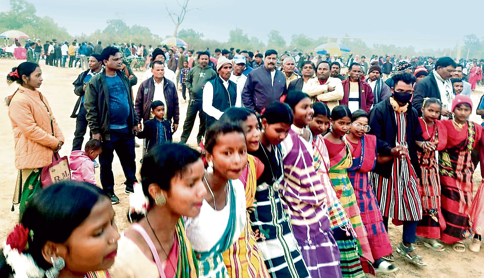 East Singhbhum News : लोकनृत्य से जीवंत हुई आदिवासी संस्कृति