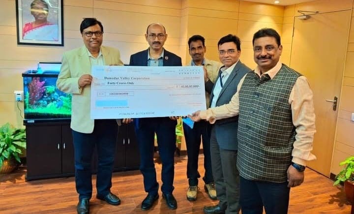 Bokaro News : बीपीएससीएल ने डीवीसी को 40 करोड़ के लाभांश का चेक सौंपा