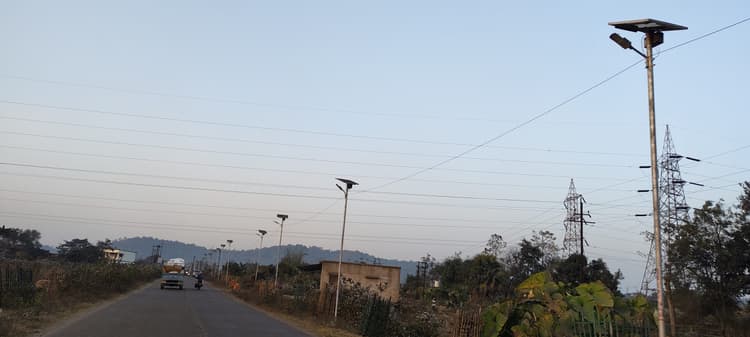 Bokaro News : प्रदूषण से सोलर प्लेट नहीं हो रहे चार्ज, अंधेरे में चंद्रपुरा-बोकारो मार्ग