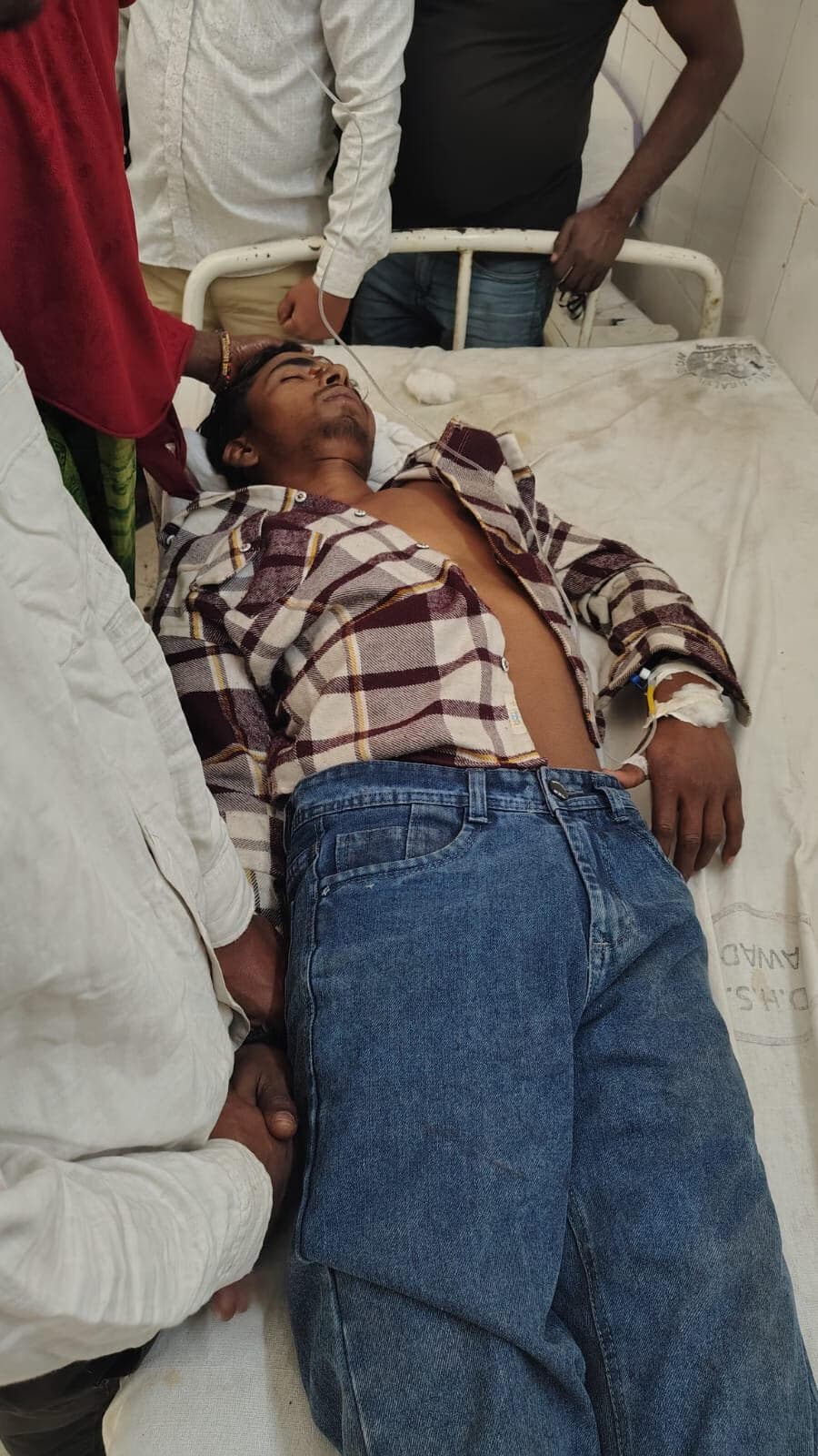 स्कॉर्पियो की टक्कर से बाइक सवार गंभीर, कार्रवाई की मांग