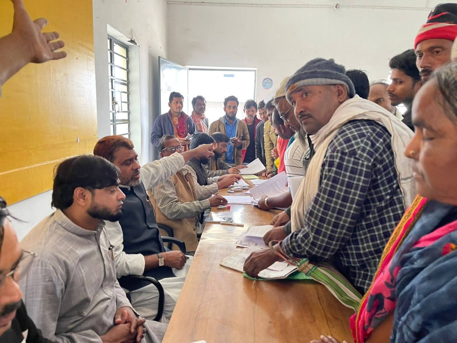 अमौर विधायक की जनसुनवाई में सबसे अधिक आये जमीन के मामले