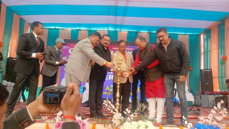 नारी सम्मान से ही जीवन में सफलता संभव : कुलपति