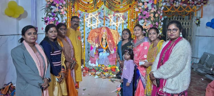 भक्तिभाव व उल्लास के साथ मनी सरस्वती पूजा, पंडालों में उमड़ा जनसैलाब