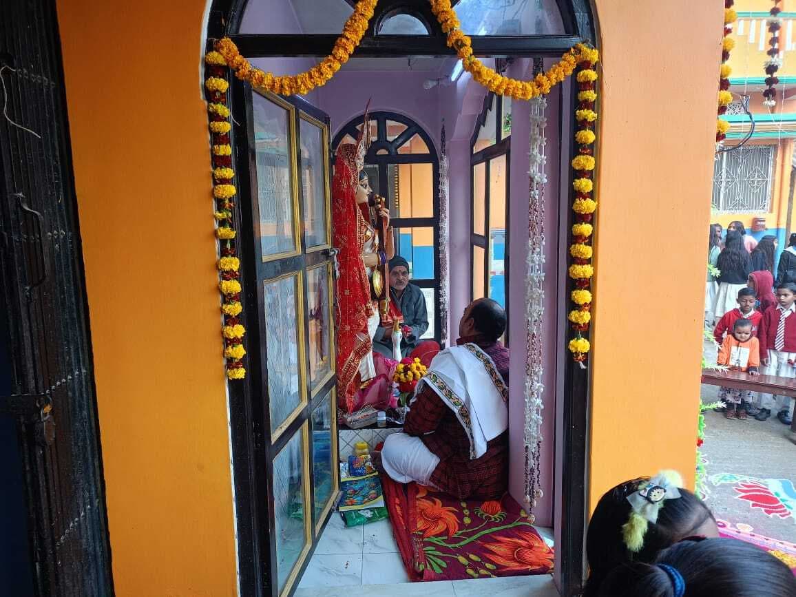 Samastipur News:पीसी हाई स्कूल पटसा में धूमधाम से हुई पूजा