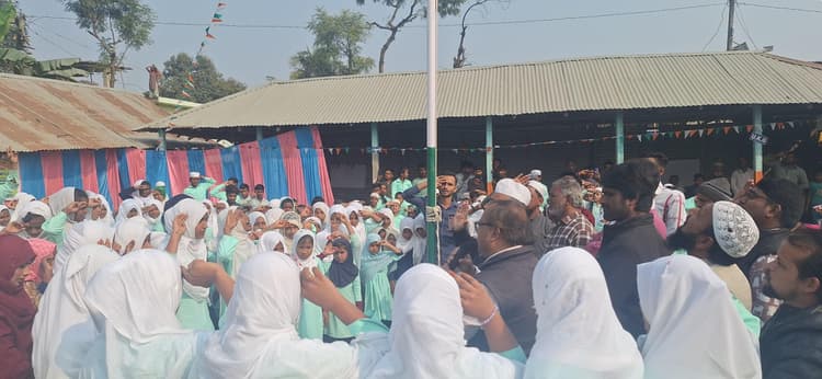 प्रतियोगिता में छात्र-छात्राओं ने जीते इनाम