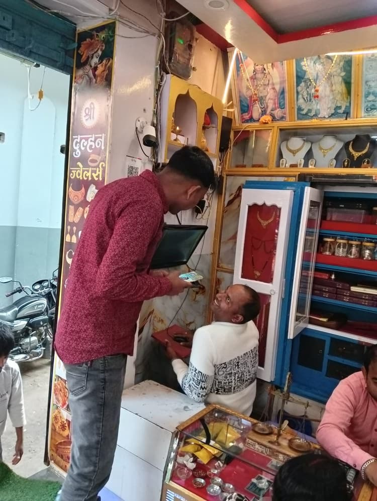 लगातार हो रही चोरी की घटना से पुलिस की कार्यशैली पर सवाल