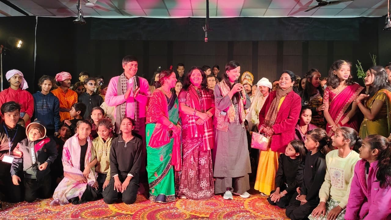 वसंत पंचमी महोत्सव पर हुआ नाट्य मंचन का आयोजन, कलाकारों ने दिखायी प्रतिभा