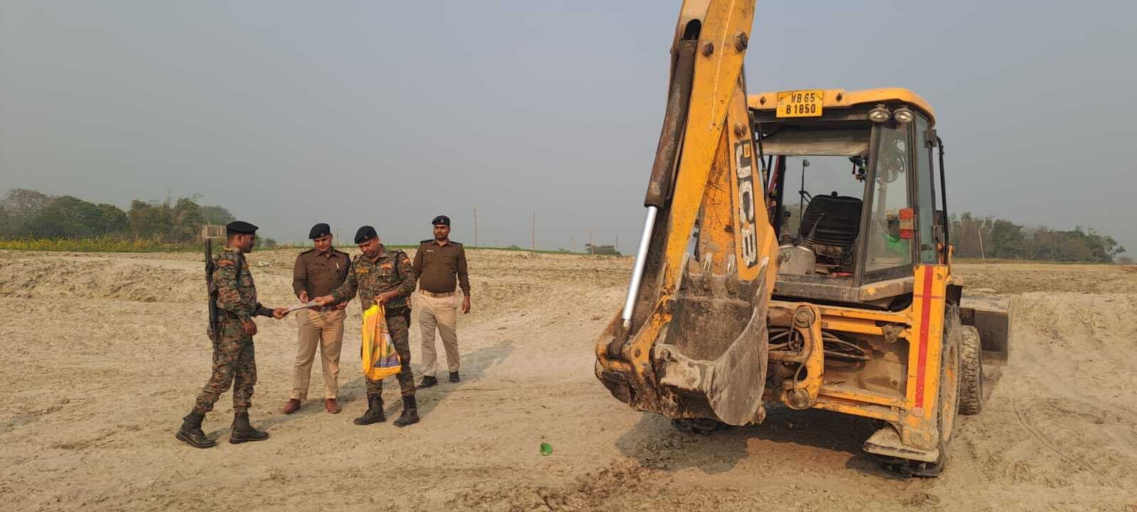 अवैध खनन कर रहे जेसीबी व ट्रैक्टर को एसडीपीओ ने किया जब्त