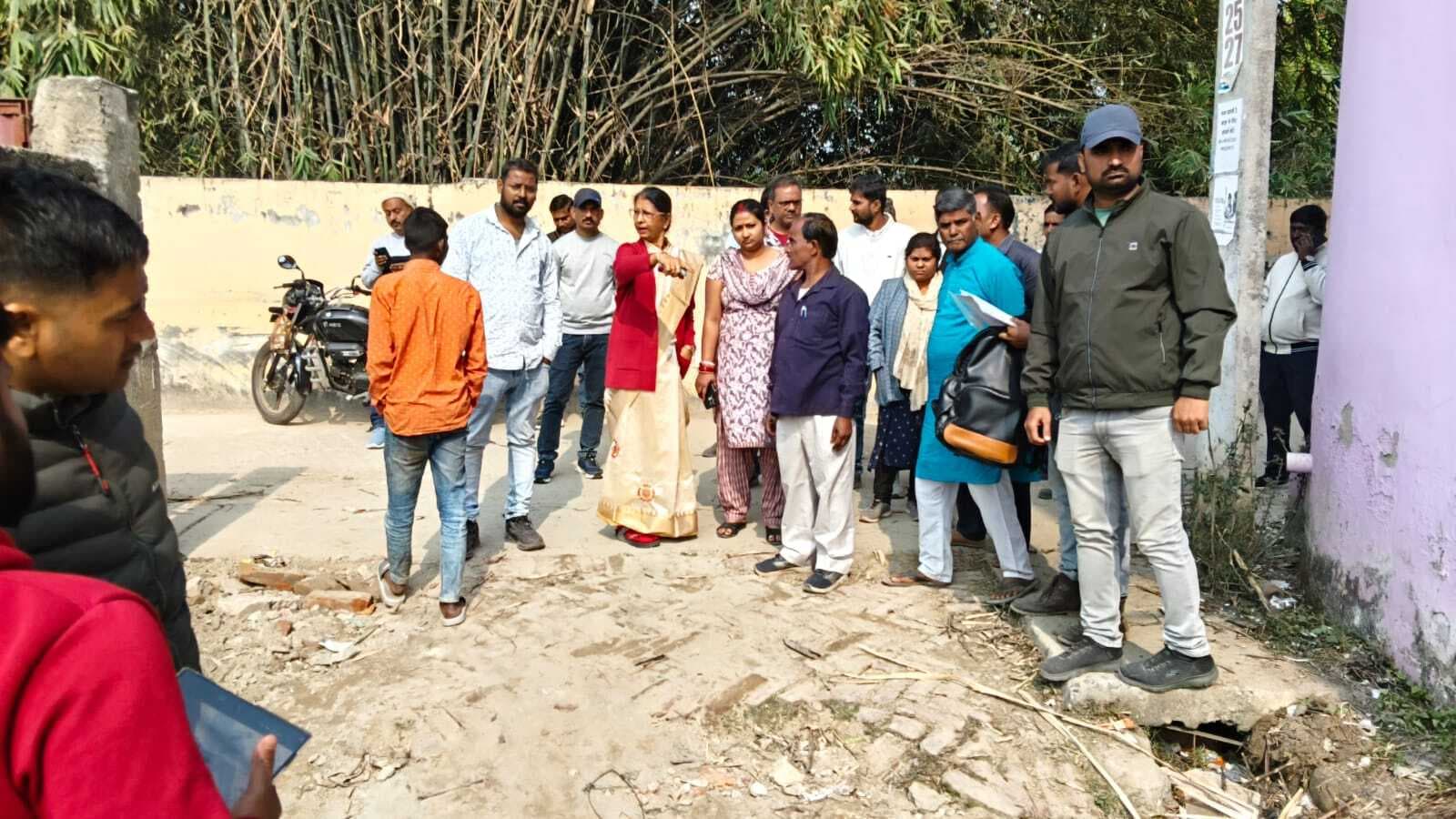 वार्ड नम्बर 17 में चल रहे विकास कार्यों का मेयर ने लिया जायजा