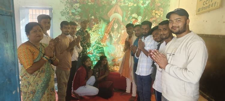 हर्षोल्लास के साथ मां सरस्वती की हुई पूजा