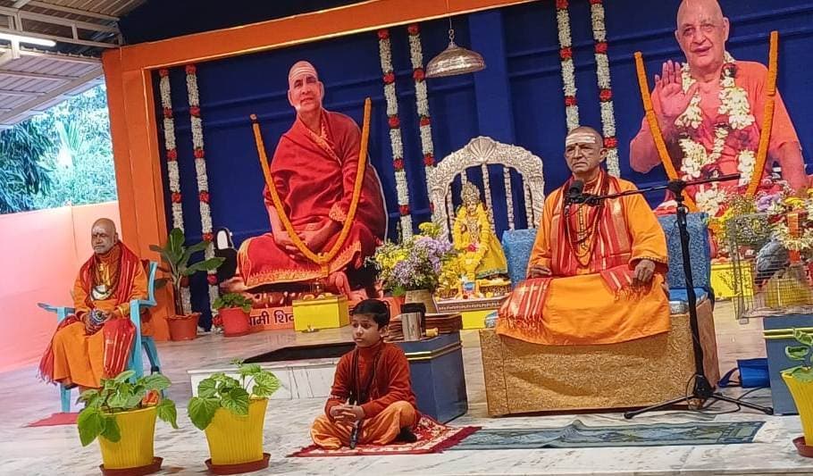 अपने घर को आश्रम और अपने कर्म को साधना बनाओं : स्वामी निरंजनानंद