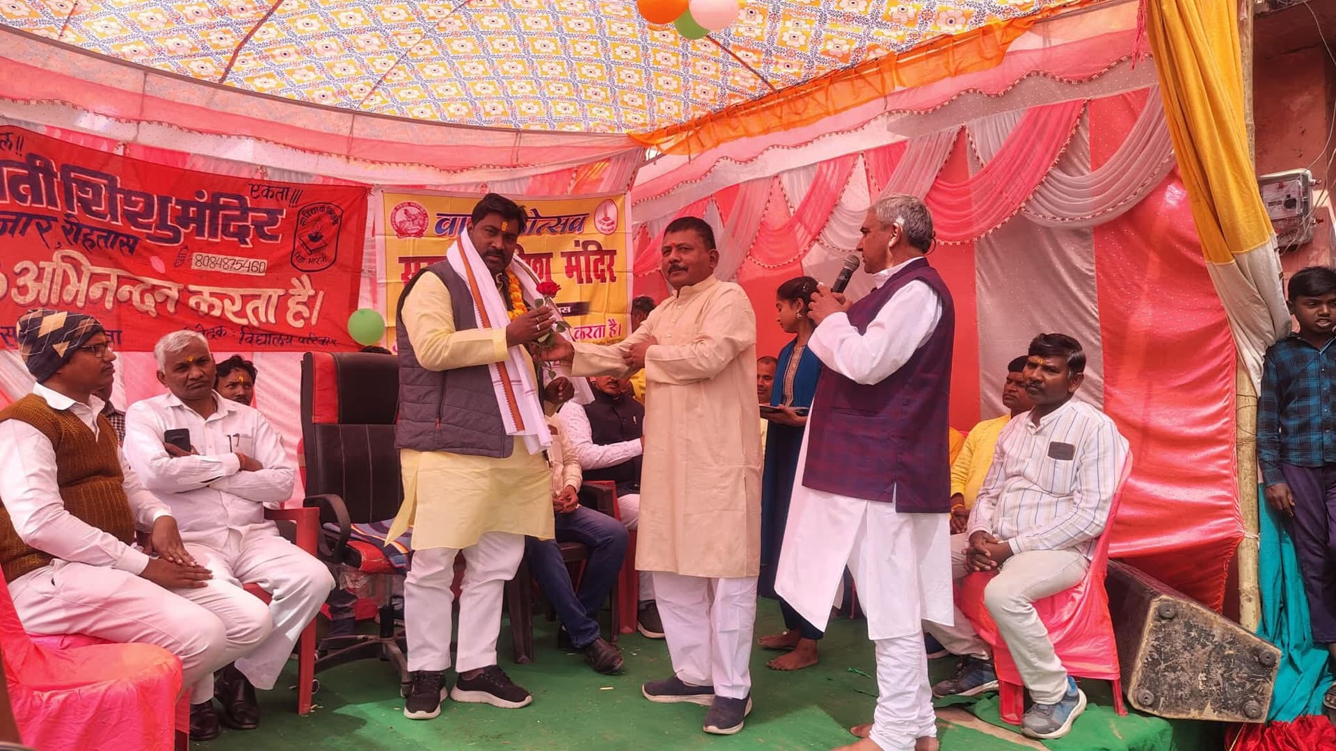 सरस्वती शिशु मंदिर में बच्चों ने प्रस्तुत की झांकी