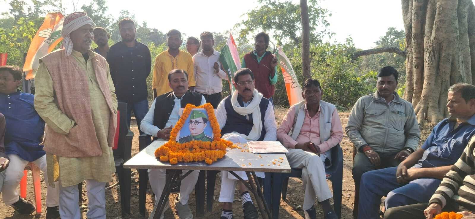 Dhanbad News : मनरेगा बचाओ संग्राम के तहत निरसा में कांग्रेस का जन चौपाल