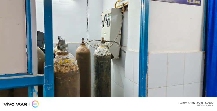 तकनीकी गड़बड़ी से सदर अस्पताल का ऑक्सीजन प्लांट  है बंद