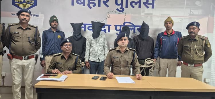 शराब धंधे के विवाद में हुई थी पेंटर की हत्या, हथियार के साथ चार गिरफ्तार