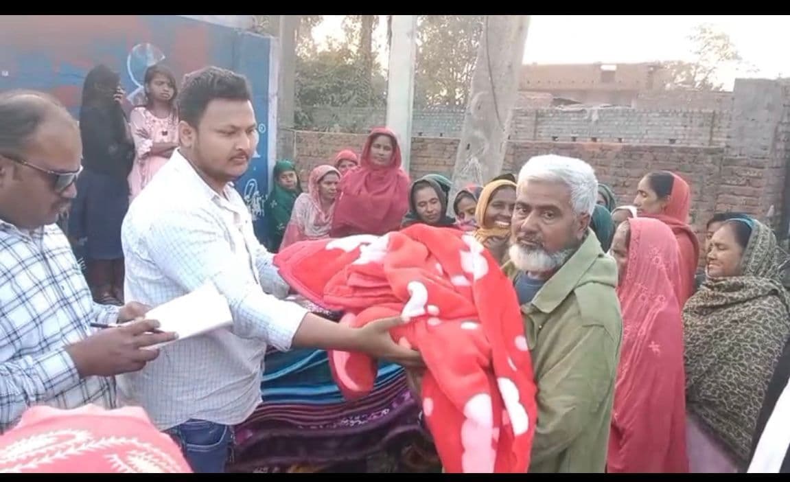 Giridih News: झायुमो ने जरूरतमंदों के बीच वितरण किया कंबल