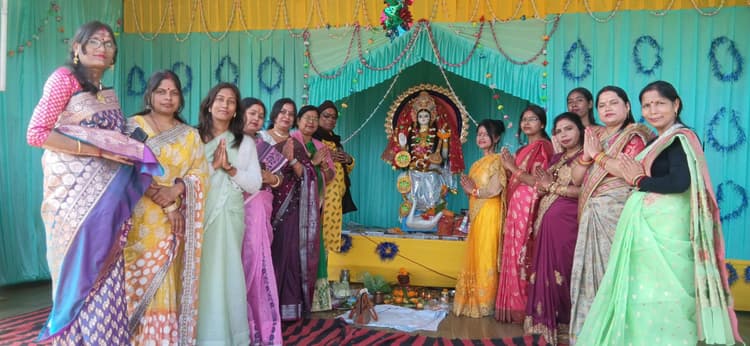 Bokaro News : श्रद्धा के साथ पूजी गयीं विद्या की देवी मां सरस्वती