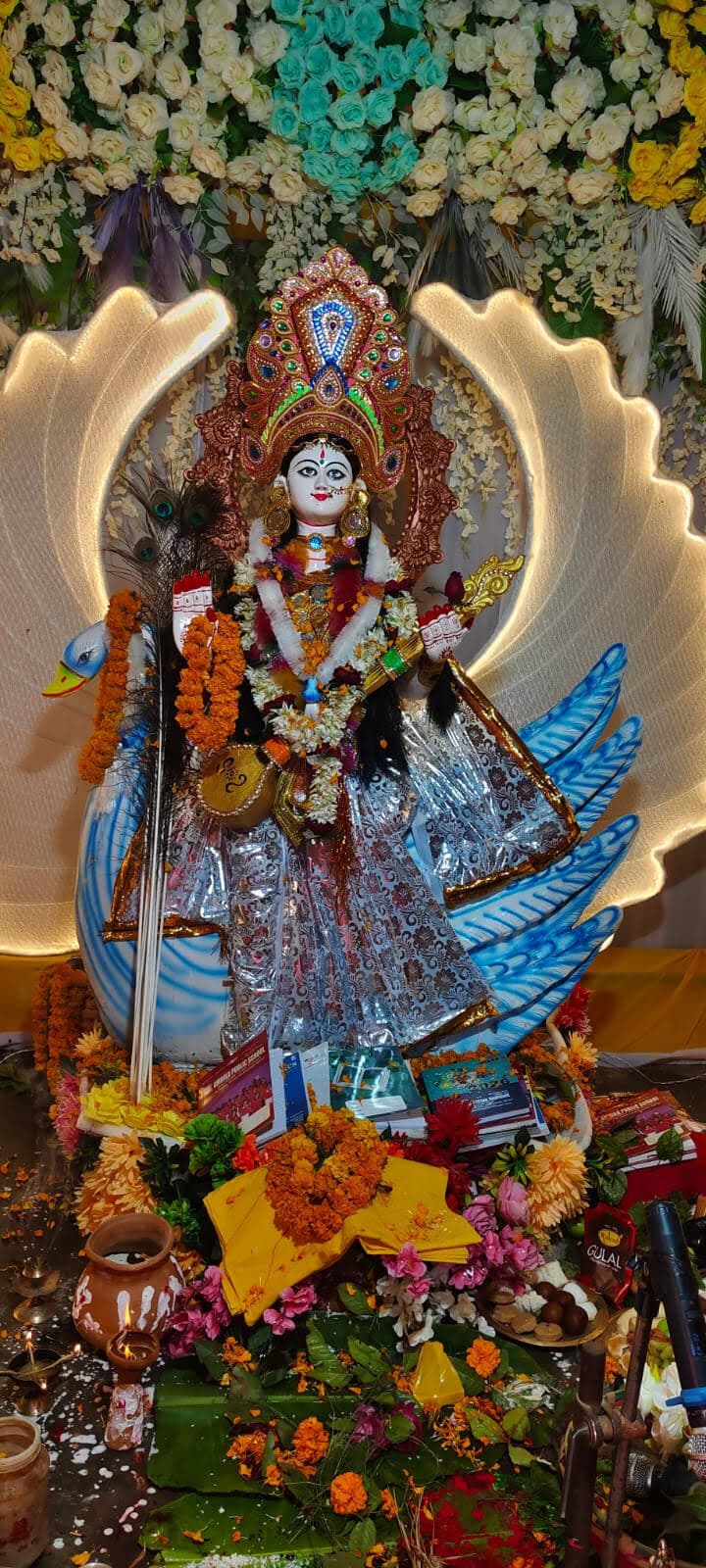 Madhubani News : घोघरडीहा में छात्रों ने श्रद्धा व उल्लास से की सरस्वती पूजा