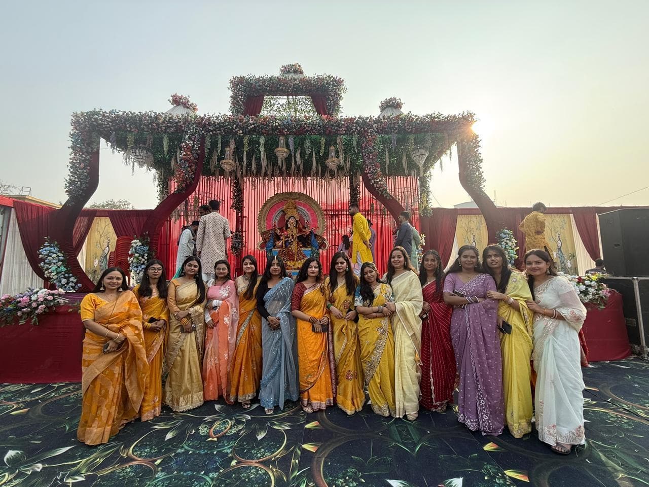 Madhubani News : एमएमसीएच में धूमधाम की गयी देवी सरस्वती पूजा की आराधना