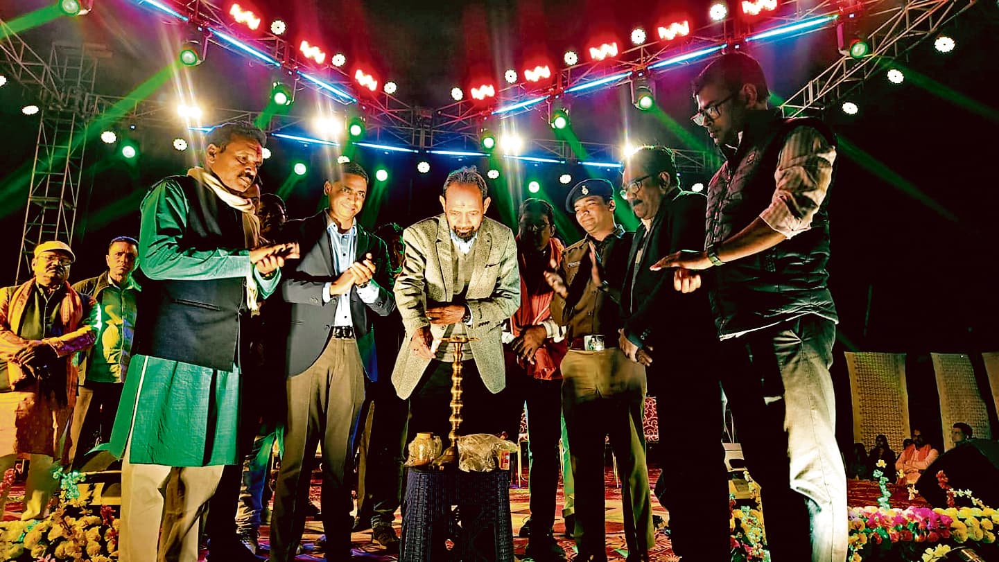 East Singhbhum News : मंच मिलने से निखरती है प्रतिभा : सांसद