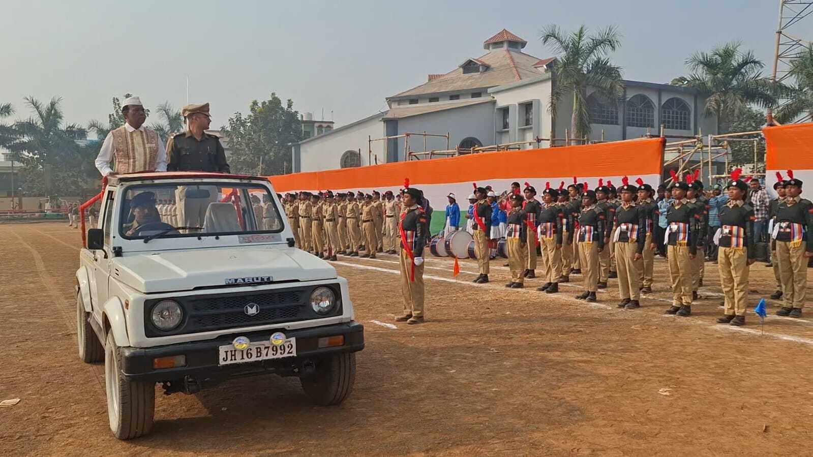 एसी व प्रशिक्षु डीएसपी ने परेड का किया निरीक्षण, तिरंगे को दी सलामी