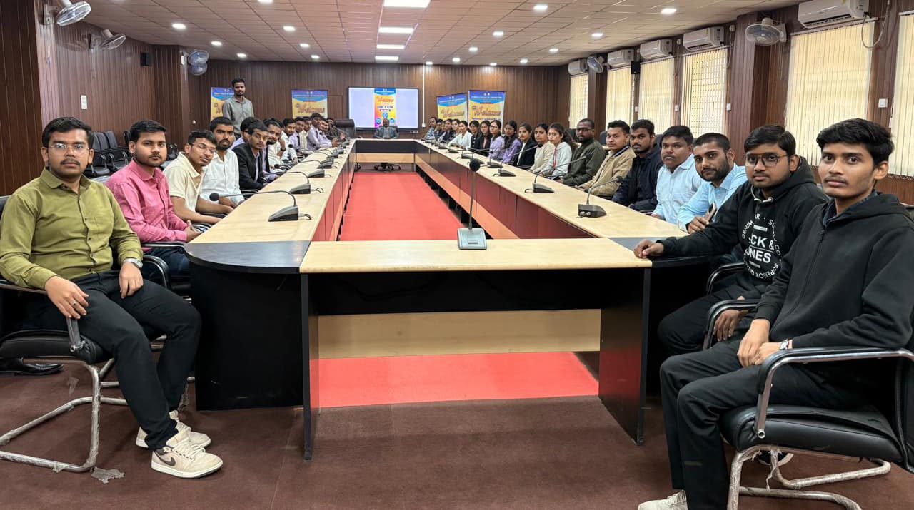 इंजीनियरिंग छात्रों में व्यावहारिक कौशल, अनुशासन व निरंतर सीखने की प्रवृति बेहद जरूरी : प्रो मनोज