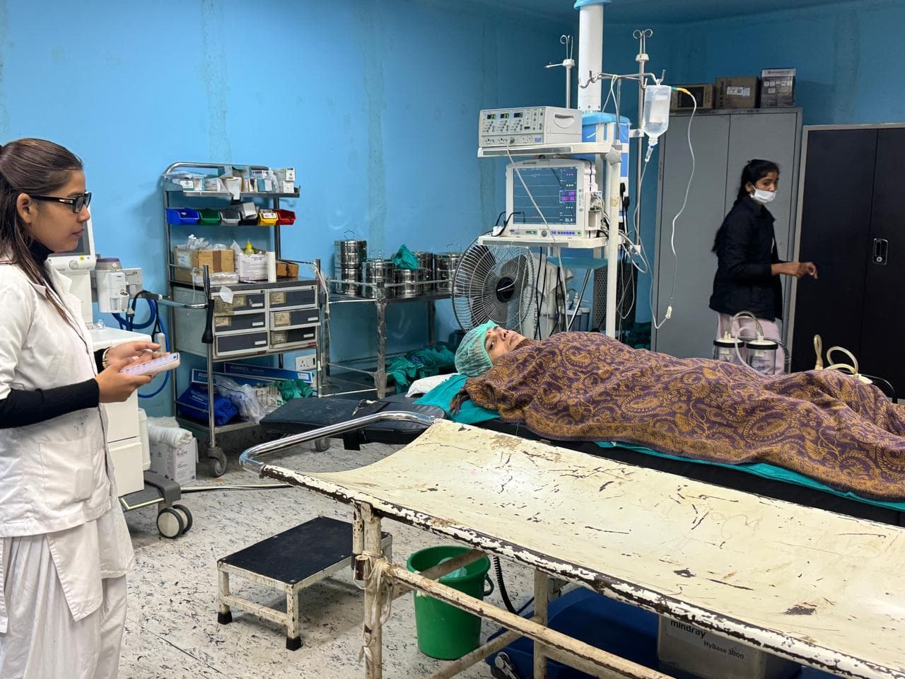 मेडिकल कॉलेज में डॉक्टरों ने निकाला दो किलो का सिस्ट