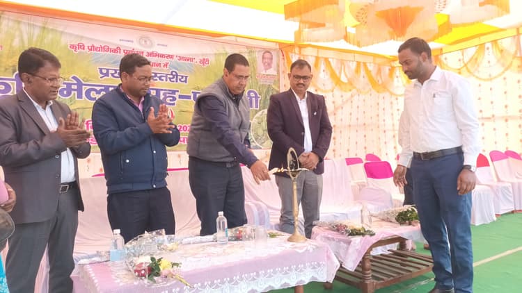 तोरपा के मेले में लगी कृषि उत्पादों की प्रदर्शनी