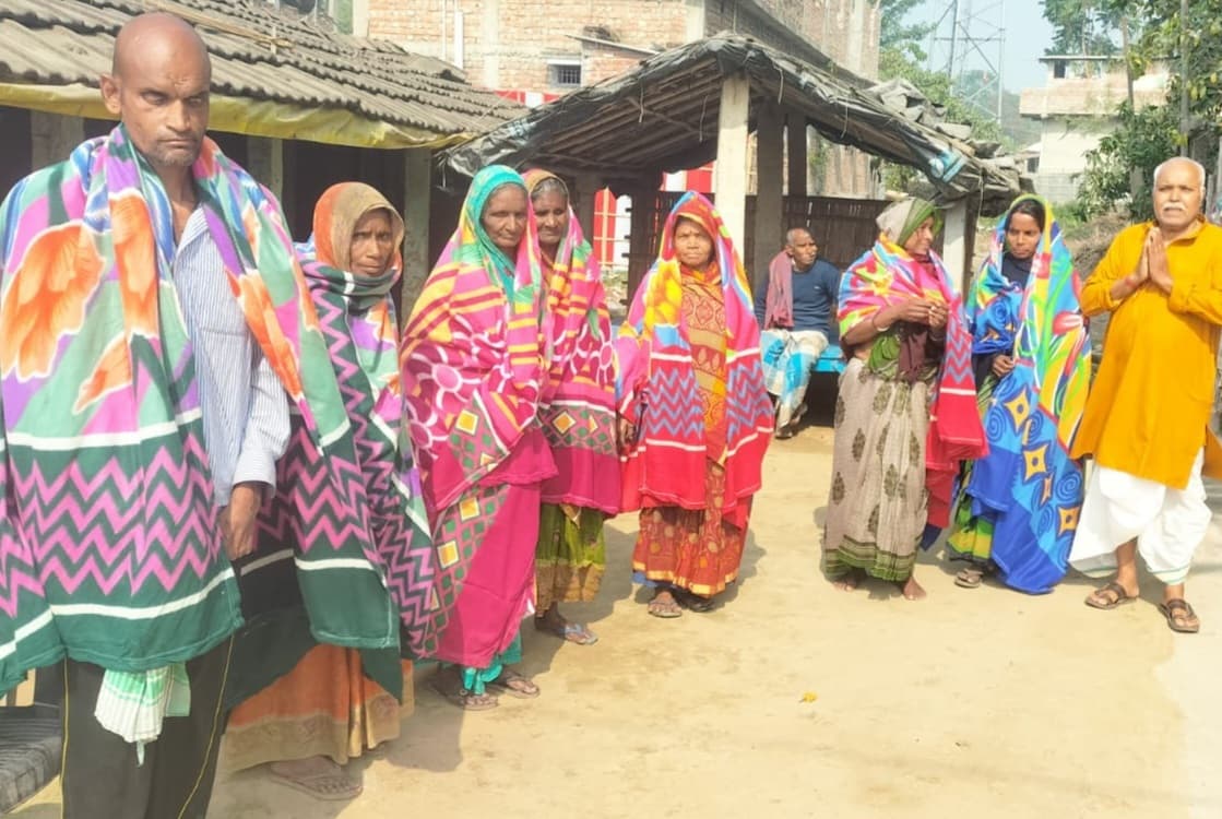 कंबल का किया गया वितरण