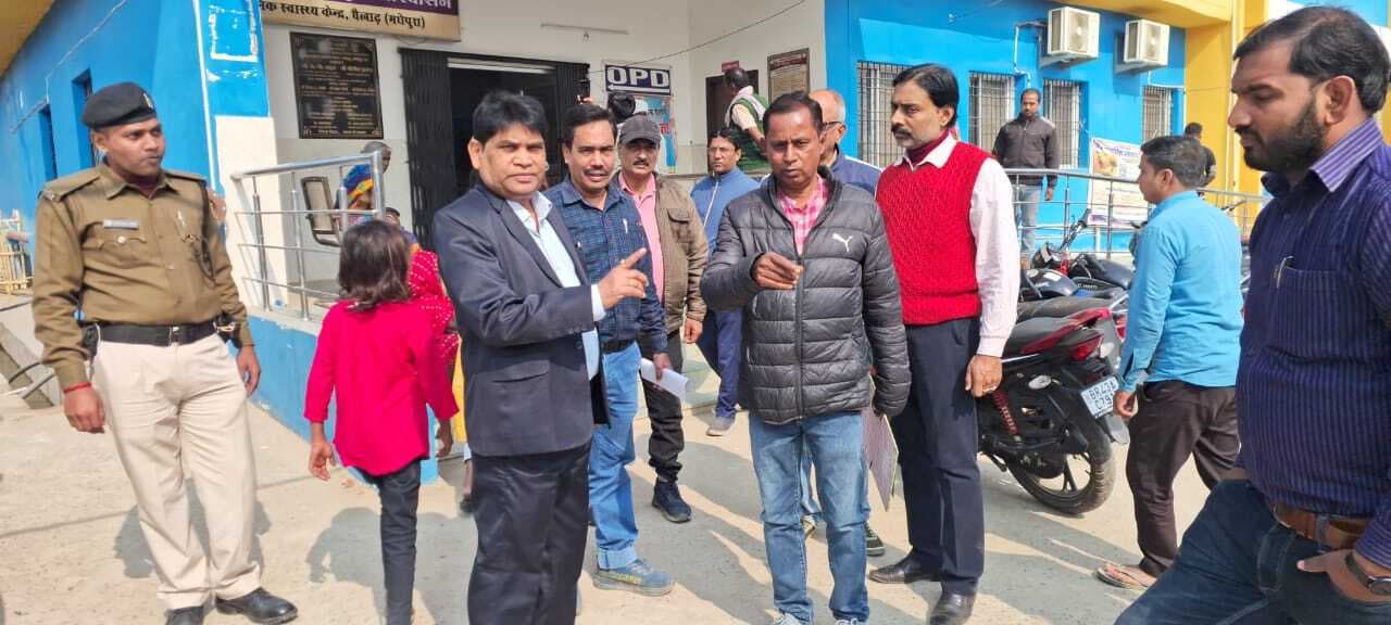 सीएचसी का सिविल सर्जन ने किया निरीक्षण