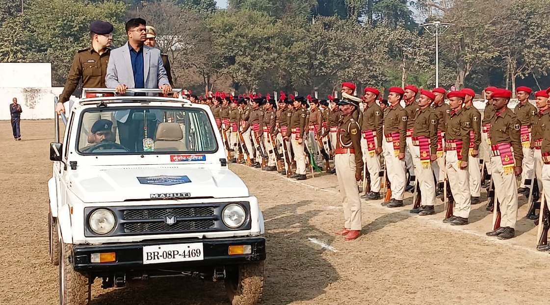 गणतंत्र दिवस परेड के फाइनल रिहर्सल का डीएम व एसपी ने किया निरीक्षण