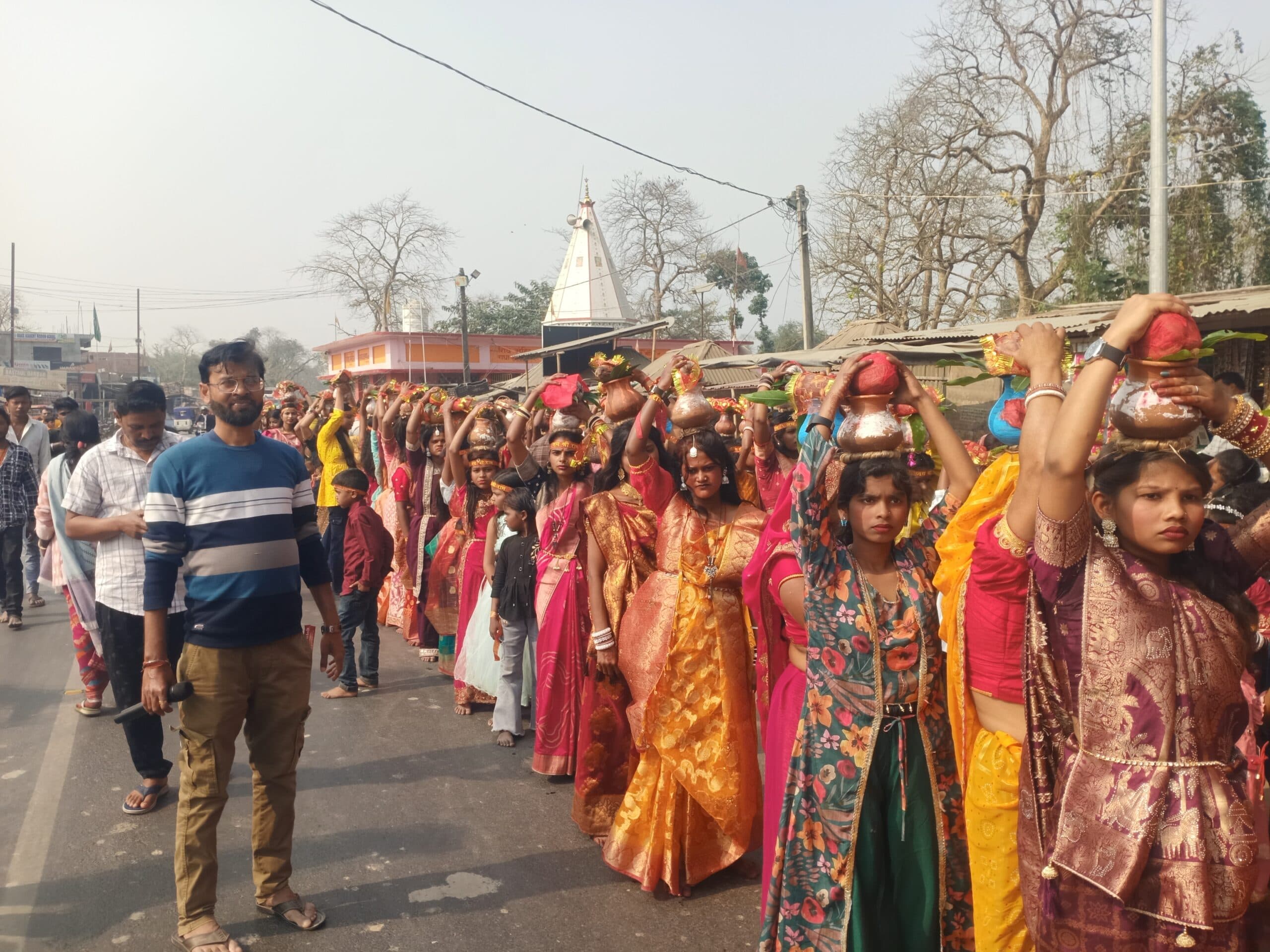 251 कन्याओं ने निकाली भव्य कलशयात्रा