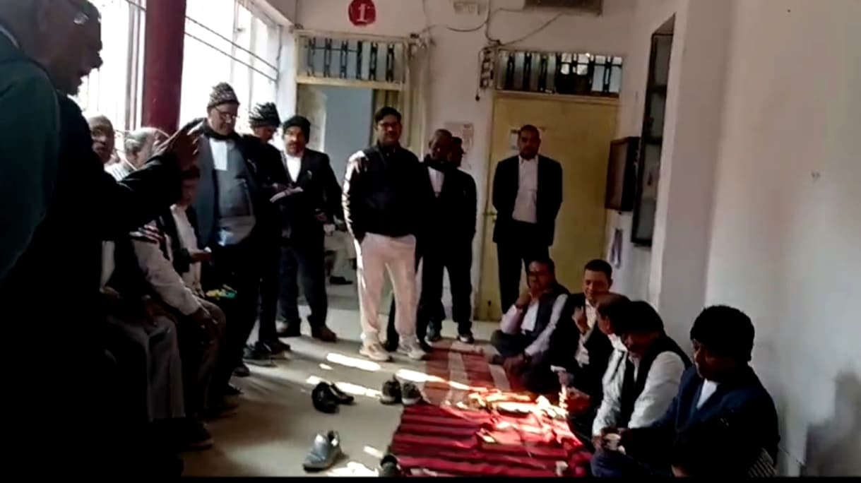 अधिवक्ता संघ चुनाव को लेकर तेज हुई सुगबुगाहट, आंदोलन की चेतावनी