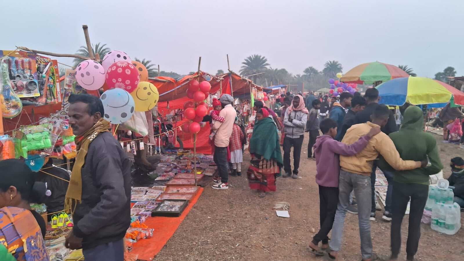 सरस्वती पूजा पर पहाड़गोड़ा में लगा मेला, उमड़ी भीड़