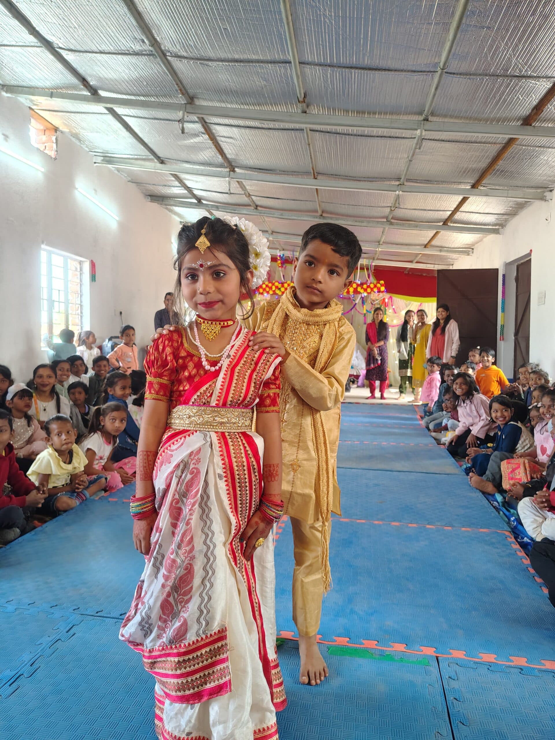 फतेहपुर : बच्चों ने फैंसी ड्रेस प्रतियोगिता में सभी का मोहा मन