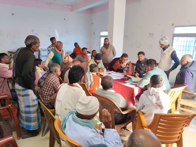 जनता दरबार में भूमि विवाद मामले की हुई सुनवाई