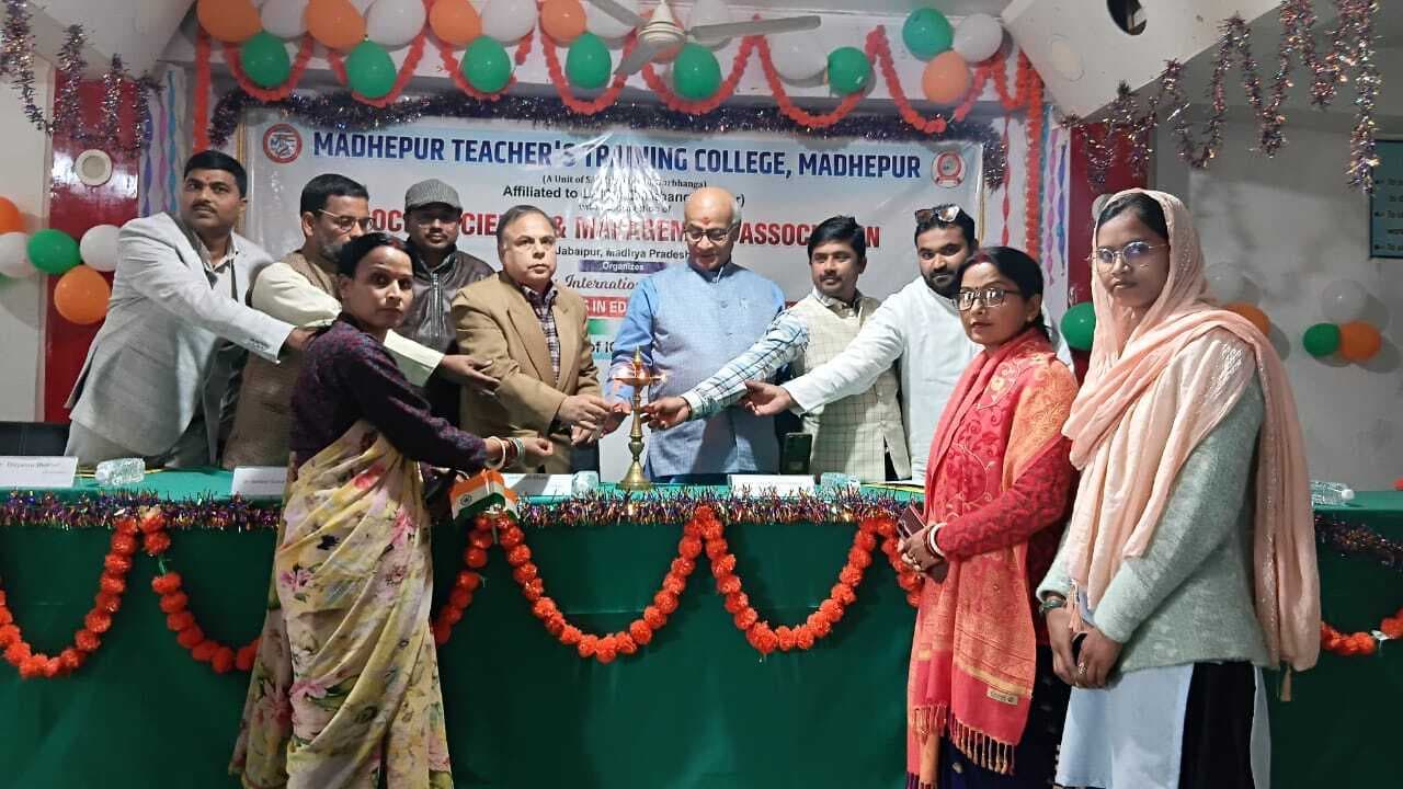 Madhubani News : मधेपुर टीचर्स ट्रेनिंग कॉलेज में अंतरराष्ट्रीय दो दिवसीय सम्मेलन का शुभारंभ