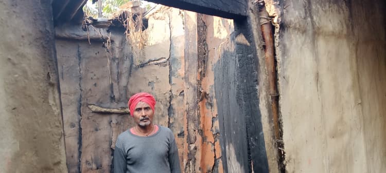 Madhubani News : अगरबती की चिंगारी से घर में लगी आग, दो लाख का नुकसान