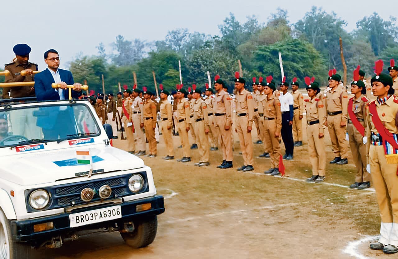 Bhojpuri News : गणतंत्र दिवस की तैयारी का डीएम-एसपी ने किया निरीक्षण