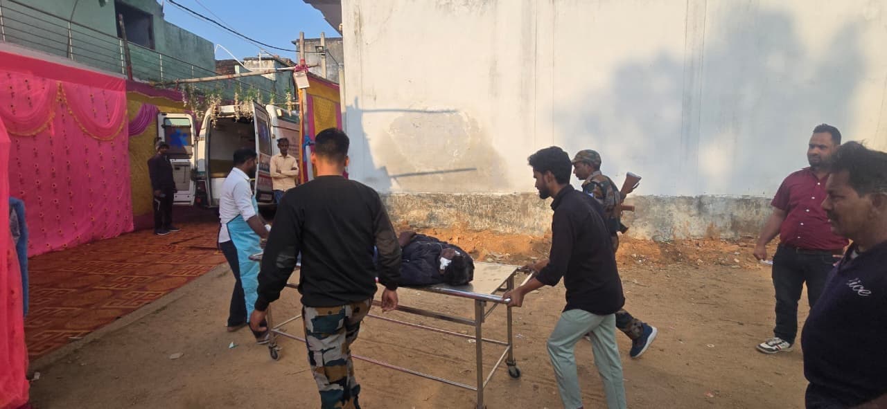 Giridih news :सड़क दुर्घटना में बाइक सवार युवक घायल