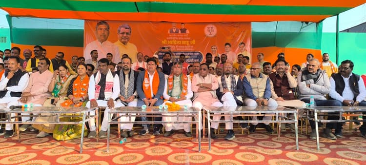 Giridih news :झामुमो-कांग्रेस की गठबंधन सरकार में हो रही लूटखसोट : आदित्य साहू