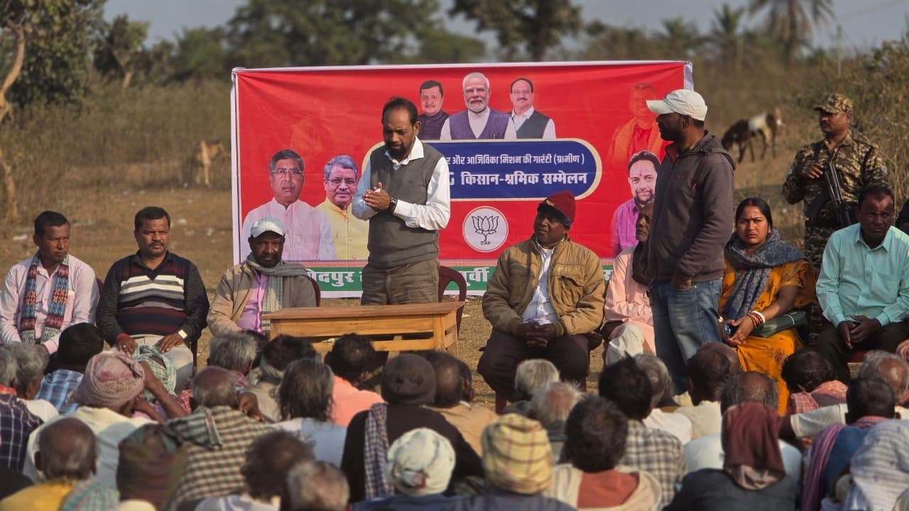 East Singhbhum News : गांव की विकास योजनाएं अब ग्राम पंचायत स्वयं बनायेगी : विद्युत वरण
