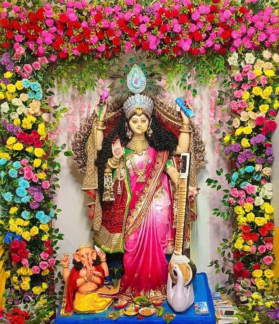 Bhagalpur news सरस्वती पूजा को प्रतिमा दर्शन को उमड़ी भीड़